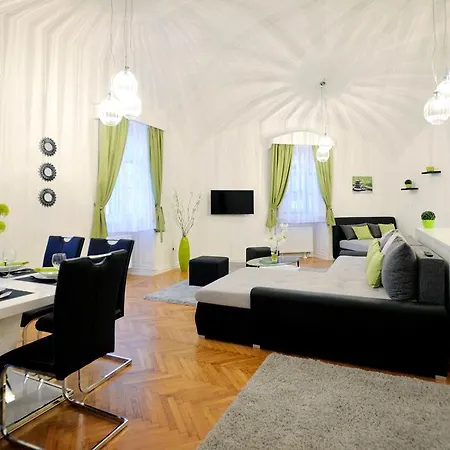 Varkapitany Apartman Eger Exterior photo