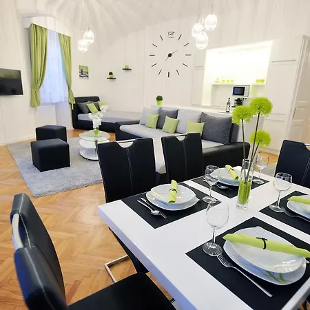 Varkapitany Apartman Eger Exterior photo